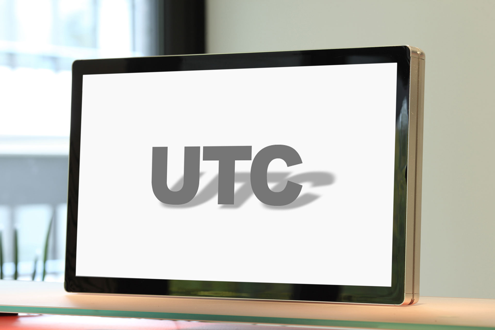 De UTC-Serie is toegevoegd aan ons assortiment: De solide “signage-PC” met een robuust touchscreen